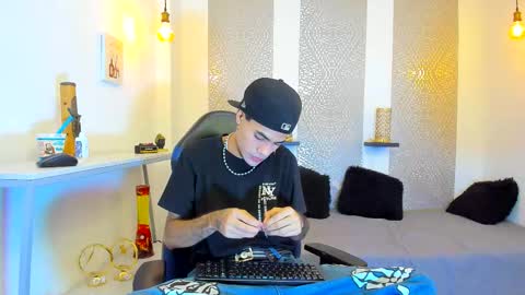 Snapshot of jacob_blackwell chatting on November 18, 7:29 pm jacob_blackwell online show from November 18, 7:29 pm