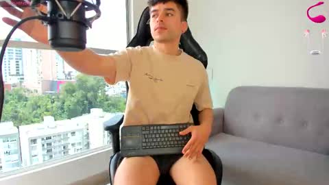 Snapshot of jacob_ferrer chatting on February 7, 5:49 pm JACOB FERRER online show from February 7, 5:49 pm