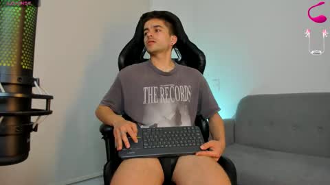 JACOB STONES online show from November 27, 1:18 am