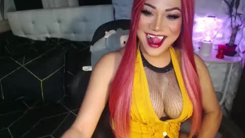 Snapshot of jacque_cole chatting on December 16, 12:48 am Jacque online show from December 16, 12:48 am