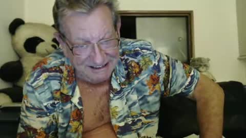 Snapshot of jacques_de_france chatting on December 22, 4:39 am Jacques online show from December 22, 4:39 am