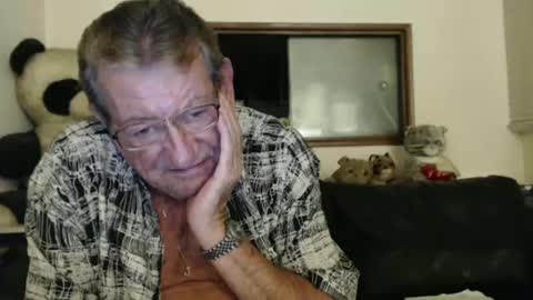 Snapshot of jacques_de_france chatting on December 28, 5:33 am Jacques online show from December 28, 5:33 am