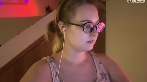 Snapshot of jacywinslat chatting on June 7, 1:26 pm jacywinslat online show from June 7, 1:26 pm