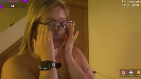Snapshot of jacywinslat chatting on June 12, 8:19 pm jacywinslat online show from June 12, 8:19 pm