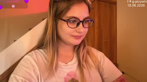 Snapshot of jacywinslat chatting on June 18, 9:14 am jacywinslat online show from June 18, 9:14 am