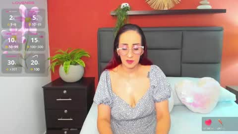 Snapshot of jadde13 chatting on December 6, 2:46 am Jadde online show from December 6, 2:46 am