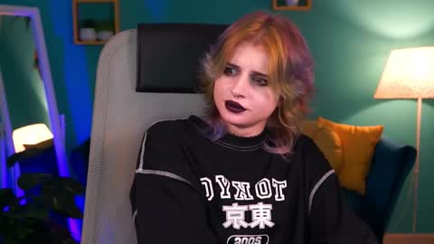 Snapshot of jade_castle chatting on February 4, 8:02 am jade_castle online show from February 4, 8:02 am