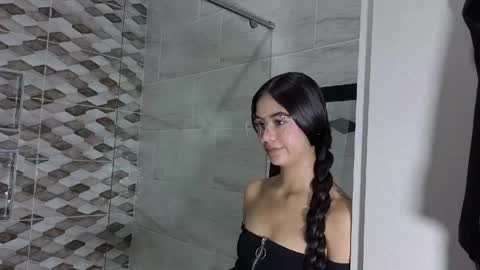 Snapshot of jade_lovv chatting on June 4, 12:22 pm jade_lovv online show from June 4, 12:22 pm