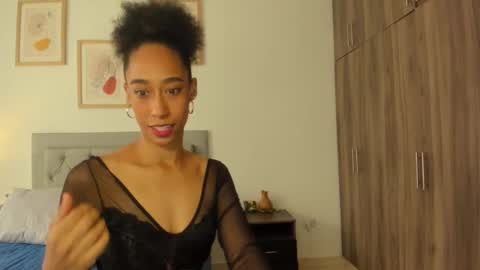 Snapshot of jade_obi chatting on October 18, 3:13 pm Jade smile online show from October 18, 3:13 pm