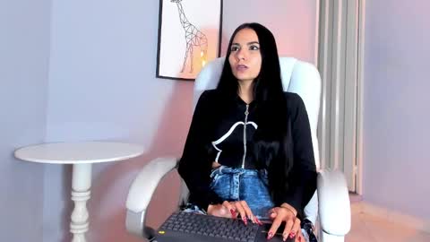 Snapshot of jade_scarllet chatting on December 3, 3:41 am karlla scarlet online show from December 3, 3:41 am