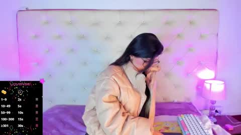 jade white  online show from December 21, 12:06 pm