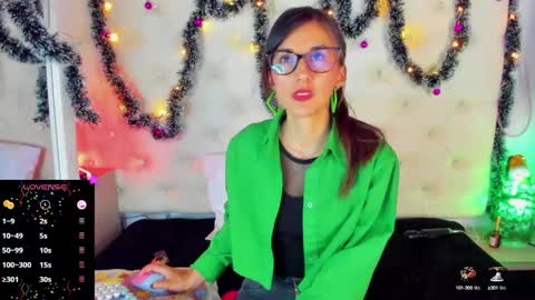 jade white  online show from December 26, 12:49 pm