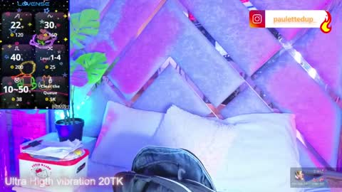 jade white  online show from April 3, 12:58 pm