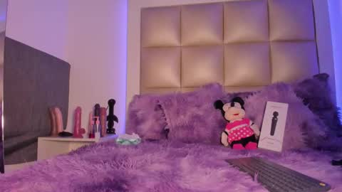 jadeestudios online show from December 20, 4:58 pm