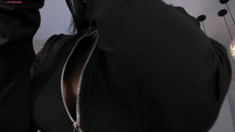 JADE EVANS online show from January 3, 6:03 pm