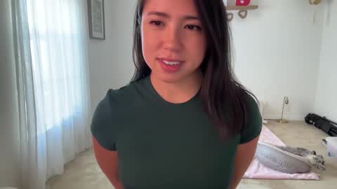 Snapshot of jadelove_ chatting on February 17, 9:32 pm Jade Love online show from February 17, 9:32 pm