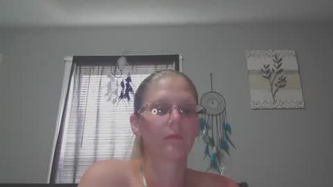 Snapshot of jadeluv chatting on June 5, 4:35 pm JadeLuv online show from June 5, 4:35 pm