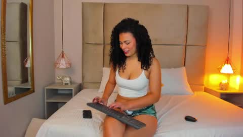 Jade online show from July 4, 8:04 pm