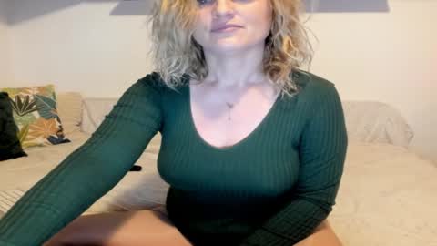 Snapshot of jadore_able82 chatting on February 2, 2:38 am elena online show from February 2, 2:38 am
