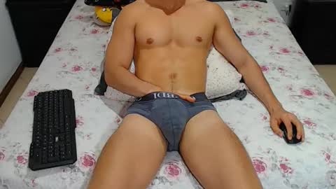 Snapshot of jahshot4 chatting on May 12, 8:17 pm jahshot4 online show from May 12, 8:17 pm