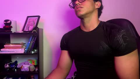 jake_hill1 online show from December 19, 5:14 am