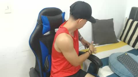 Hi guys im new 3 online show from June 18, 10:47 pm