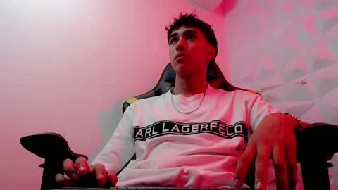 jake_tripp online show from December 10, 4:34 am