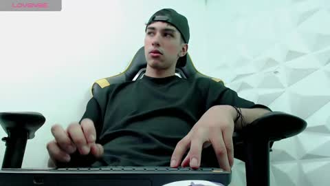 jake_tripp online show from December 20, 3:25 am