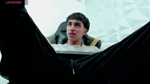 jake_tripp online show from December 29, 6:45 am