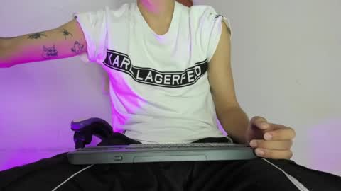 Snapshot of jake_tripp__ chatting on May 18, 11:54 pm jake online show from May 18, 11:54 pm