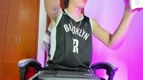 Snapshot of jake_tripp__ chatting on June 30, 1:06 am jake online show from June 30, 1:06 am