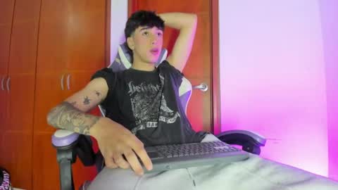 Snapshot of jake_tripp__ chatting on July 8, 2:16 am jake online show from July 8, 2:16 am
