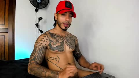 Snapshot of jakee_brown chatting on January 17, 3:23 am Santiago online show from January 17, 3:23 am