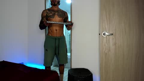 Snapshot of jakee_brown chatting on February 4, 2:49 am Santiago online show from February 4, 2:49 am