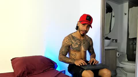 Snapshot of jakee_brown chatting on February 5, 4:16 am Santiago online show from February 5, 4:16 am