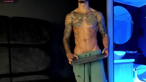 Snapshot of jakee_brown chatting on March 7, 8:23 am Santiago online show from March 7, 8:23 am