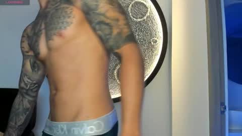 Snapshot of jakee_brown chatting on November 13, 1:59 am Santiago online show from November 13, 1:59 am