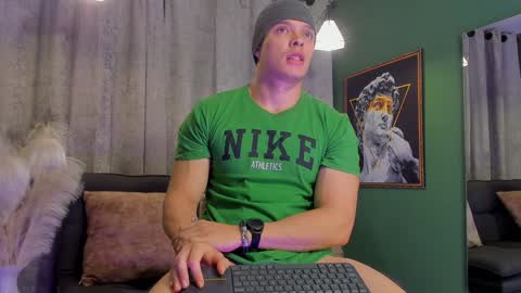 Snapshot of jakee_tyler chatting on December 5, 3:17 pm Jake Tyler online show from December 5, 3:17 pm
