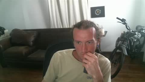 Snapshot of jambu32 chatting on April 3, 11:14 pm jambu32 online show from April 3, 11:14 pm
