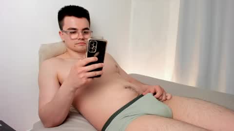 Hey there Im Jame online show from April 15, 6:37 pm