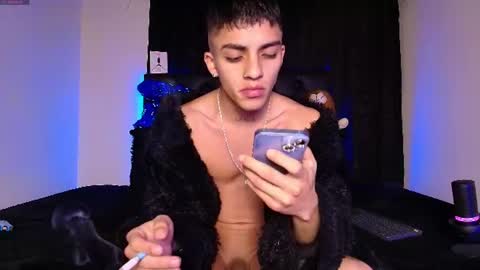 Snapshot of james1lee_ chatting on June 11, 10:24 am LeonardoInsta LeonardoperezcoPvt open online show from June 11, 10:24 am