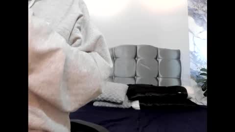 james_adamss_ online show from January 16, 12:31 pm