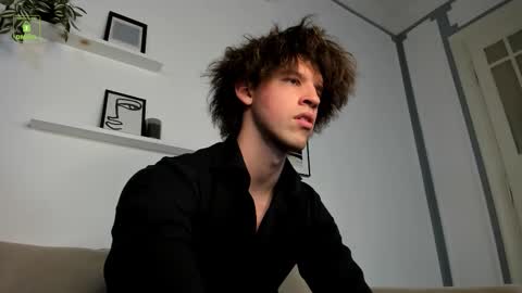 Snapshot of james_andersonn chatting on October 19, 5:13 pm James online show from October 19, 5:13 pm