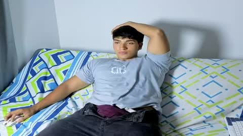 james_silva1 online show from May 16, 11:14 pm