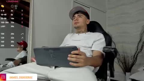 jamesdekker online show from October 20, 9:04 pm