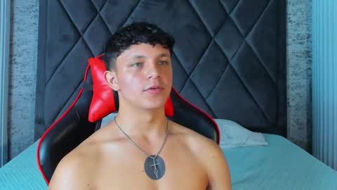 Snapshot of jamesgolden_ chatting on March 5, 1:17 pm jamesgolden_ online show from March 5, 1:17 pm