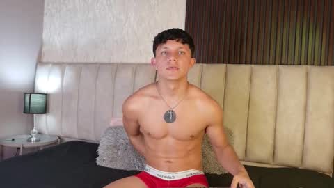 jamesgolden_ online show from November 30, 10:25 pm