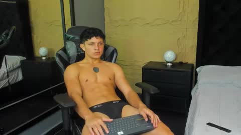 jamesgolden_ online show from December 4, 2:26 pm