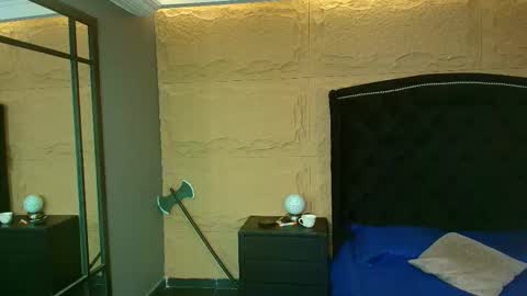 jamesgolden_ online show from December 5, 2:58 pm