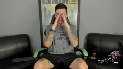 Snapshot of jamesinked_ chatting on December 8, 8:47 pm Jamesinked online show from December 8, 8:47 pm